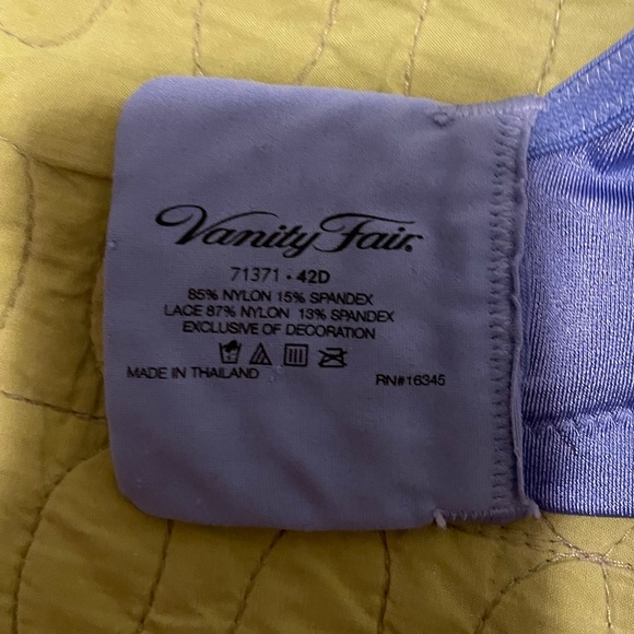 EUC Vanity Fair Blue 42D Bra 85% NYLON 15% SPANDEX & LACE 87% NYLON 13% SPANDEX - Picture 7 of 8